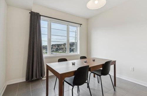 Thorold Casa | A Brand New 4BR Townhouse in Thorold Retreat