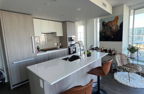 Richmond City Centre Apartamento | A Brand New Luxury apartment in Richmond,200 mts from Skytrain and Mall.