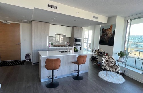 Richmond City Centre Apartamento | A Brand New Luxury apartment in Richmond,200 mts from Skytrain and Mall.