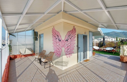 Papagou-Holargos Apartamento | A bright and relaxing penthouse