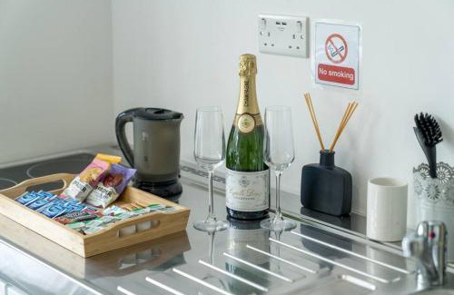 Roding Apartamento | A Bright Lovely Spacious Studio.