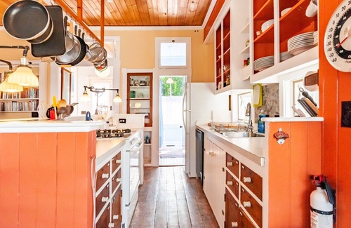 Bayside Cabina | A.C. HOPKINS COTTAGE - Town of Northport - Bayside Village