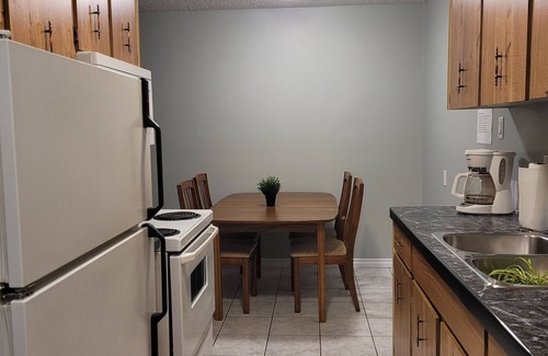 West Edmonton Apartamento | A/C in bdrm✅️COMMONWEALTH Stadium✅️ROGERS Place✅️Queen-twin-foldout✅️Expo Centre