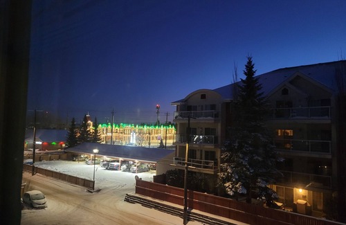 West Edmonton Apartamento | A/C in bdrm✅️COMMONWEALTH Stadium✅️ROGERS Place✅️Queen-twin-foldout✅️Expo Centre