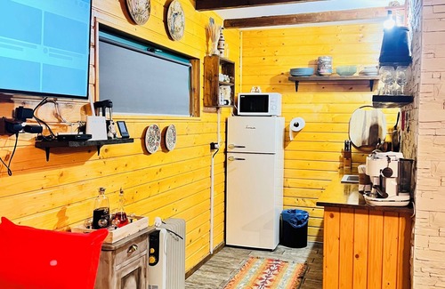 Muntele Baisorii Cabina | “A cozy rustic cabin with modern touches and beautiful views, the perfect escape