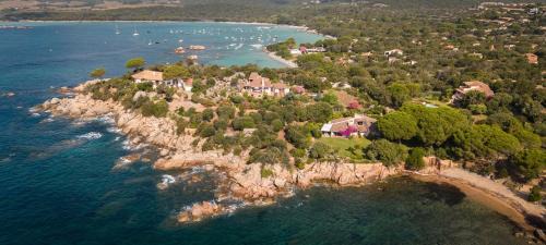 Santa Giulia Villa | A cala d oro et sa plage privée