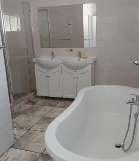 Waterkloof Glen Casa | A call for all guests