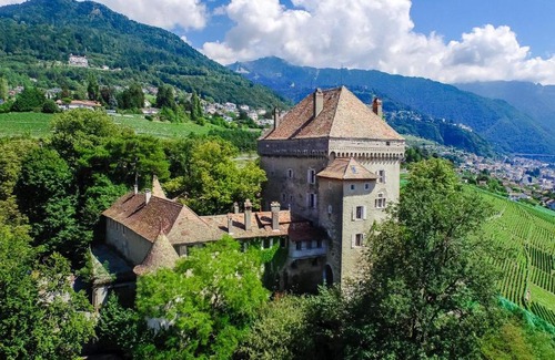 Montreux Apartamento | A castle spirit apartment in Château du Châtelard