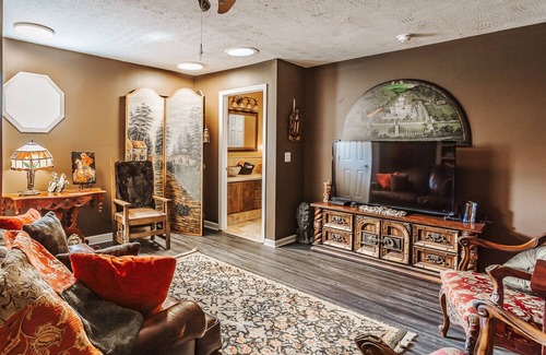Chickamauga Apartamento | A Castle-Themed Stay in Historic Chickamauaga