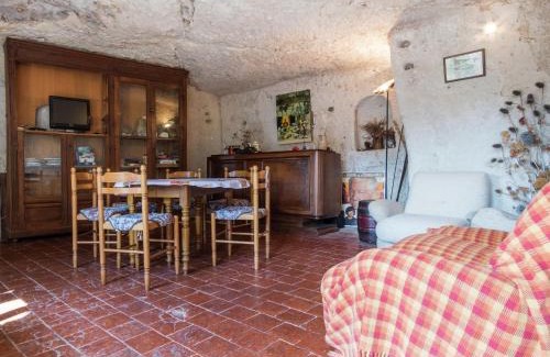 Faverolles Casa | A cave house with a historic charm