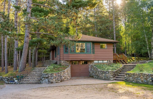Orr Casa | A Central Lakehouse for All-Season Adventures