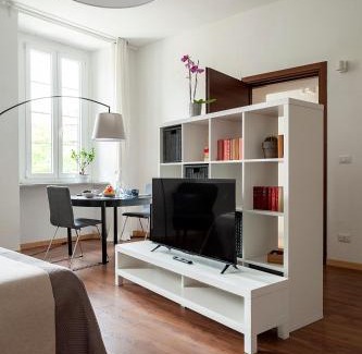 Intra Apartamento | A central quiet sunny studio in Verbania