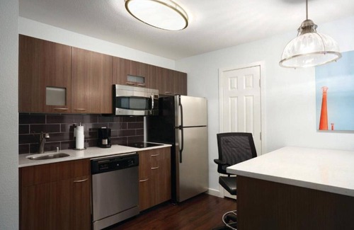 Pleasant Hill Casa | A centrally located all-suite hotel in the East Bay !