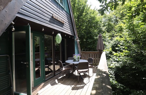 Septon Chalet De Esquí | A chalet on a hill in the forest, with a beautiful view of the Ardennes.