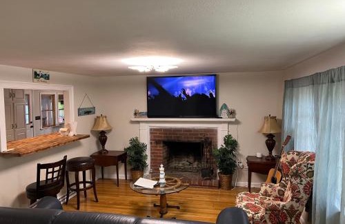 West Yarmouth Casa | A charm Cape house centrally located close to everything that Cape code offers
