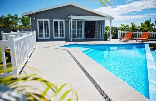 Nadi Casa | A charming 3 bdrm house with pool, AC and free parking near essential amenities