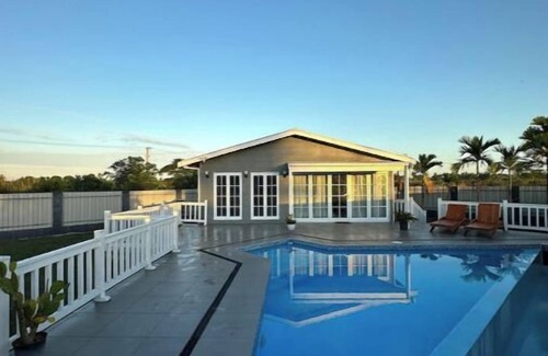 Nadi Casa | A charming 3 bdrm house with pool, AC and free parking near essential amenities