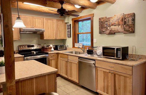 Trenton Cabina | A charming cabin tucked in the woods
