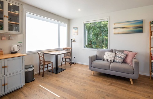 Pohara Cabina | A charming coastal studio just a few steps from the beach