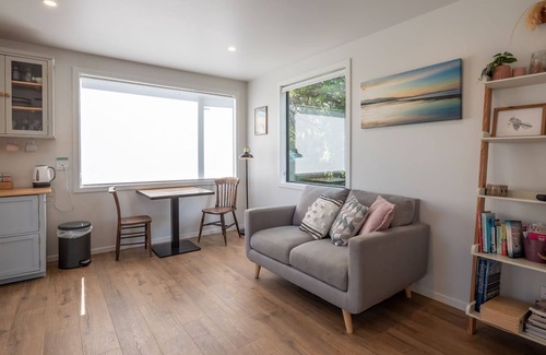 Pohara Cabina | A charming coastal studio just a few steps from the beach