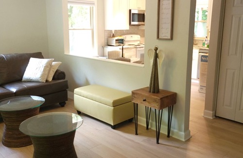 West Ashley Apartamento | A-Southern Charm Duplex- 4 miles to Downtown and Close To All Areas