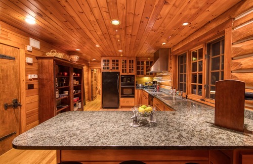 Lake Placid Cabina | Una encantadora residencia de cuatro estaciones a orillas del lago Placid.