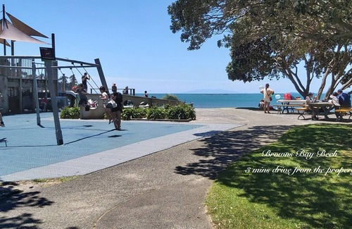 Torbay Casa | A charming house near by beaches in Auckland for a relaxing getaway