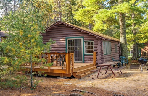 Orr Cabina | A Charming Lakefront Retreat with Resort Comfort