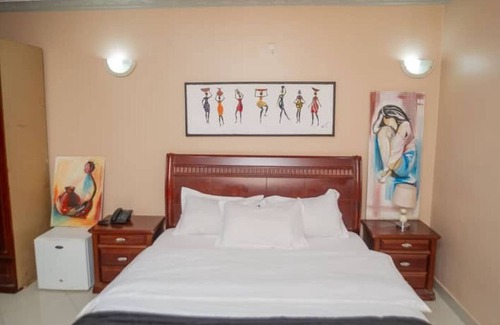 Lubumbashi Cabina | A Charming Retreat and Free Breakfast