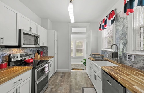 St. Louis Casa | A Chateau Experience! Easy Access, Relaxed Vibes near Airport, Hospitals & HWYs