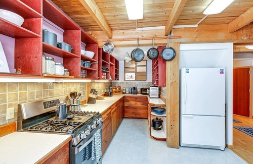 Fairbanks Casa | A Chena Dream Alaskan Retreat - Northern Lights viewing, Soaking Tub, Game Room