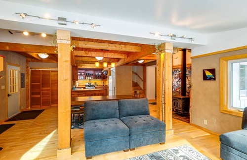 Fairbanks Casa | A Chena Dream Alaskan Retreat - Northern Lights viewing, Soaking Tub, Game Room