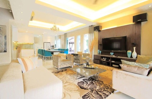 Cheras Casa | A Chic 4BR Oasis with Gazebo, Your Dream Getaway