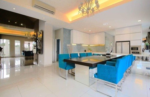 Cheras Casa | A Chic 4BR Oasis with Gazebo, Your Dream Getaway