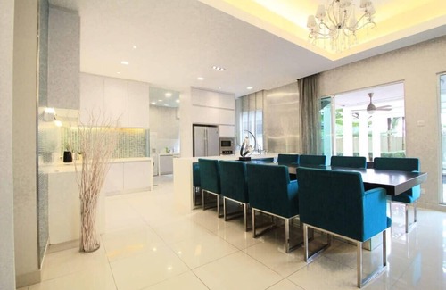 Cheras Casa | A Chic 4BR Oasis with Gazebo, Your Dream Getaway