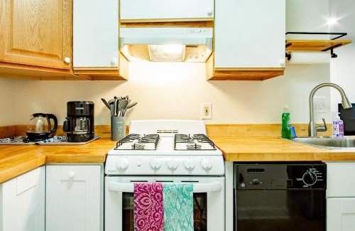 Dupont Circle Apartamento | A Classy Corner of DC Minutes walk to Dupont Circle