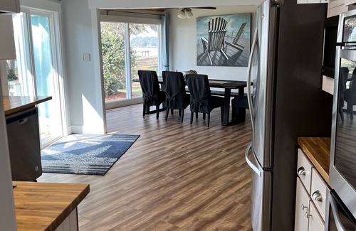 Midway Casa | Frente al mar directo con muelle! Sunset Cottage en Colonels Island, cerca de Savannah