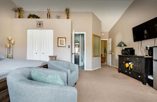 Southwest Colorado Springs Casa | A Colorado Room With a View - King