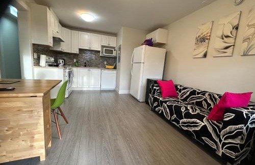 New Westminster Casa | A Comfortable 1Bedroom Suit with Seperate Entrance