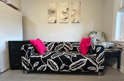 New Westminster Casa | A Comfortable 1Bedroom Suit with Seperate Entrance