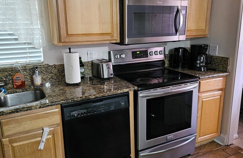 Fairview Shores Casa | A comfortable home close to the city, yet tucked away from the noise.