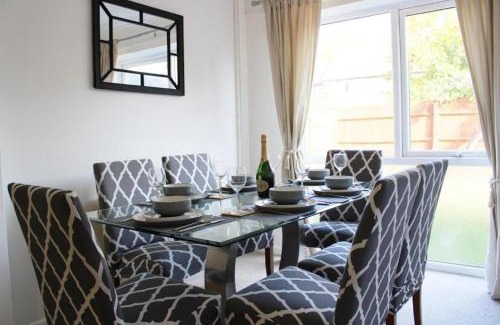 Cambridge Casa | A Comfortable Nest for Contractors or Families - sleeps 8