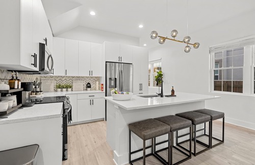 North Hyde Park Casa | A comforting, private experience of South RH designed townhome.