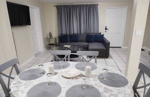 West Hollywood Casa | A comfy getaway home near the beach and too many amenities