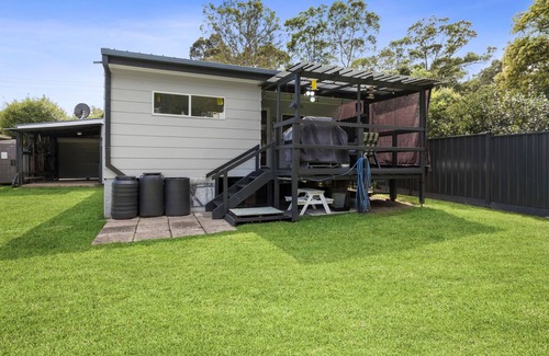 Batehaven Casa | A comfy place and only 600 metres to the beach. Dog friendly