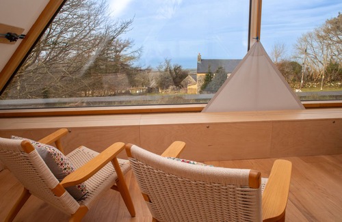 Newport Casa | A contemporary Welsh Eco house, set in an acre of land nestled on the Preseli Hills above the sea