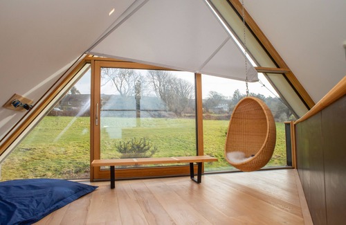 Newport Casa | A contemporary Welsh Eco house, set in an acre of land nestled on the Preseli Hills above the sea