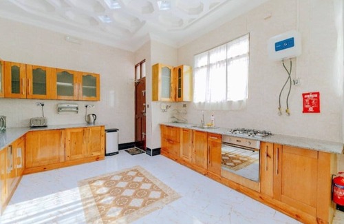 Tunguu Casa | A cool 3-bed bungalow a hop away from the airport.