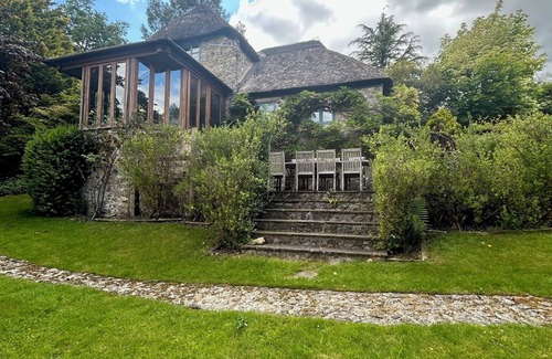 Cotleigh Cabaña | A cosy 15th century thatched Devon cottage