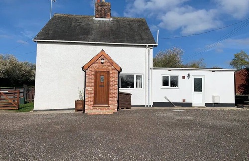 Beccles Casa | A cosy light Semi Detached cottage in the Waveney Valley, the Broads National park.
